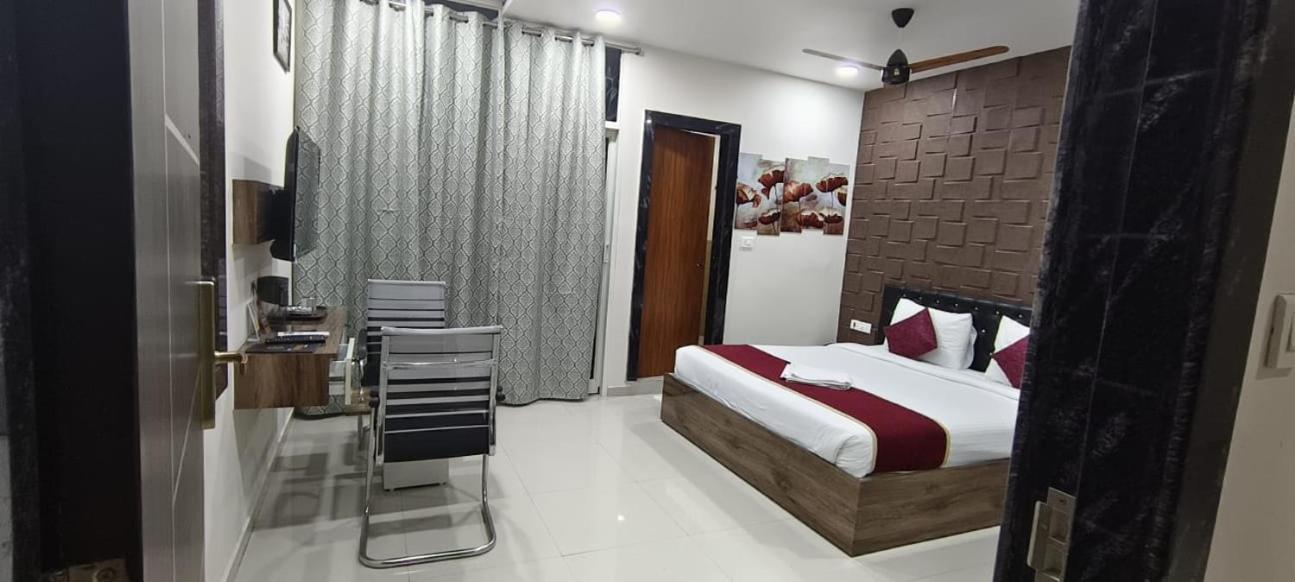 Hotel Vaishnavi Grand Miriālgūda Esterno foto