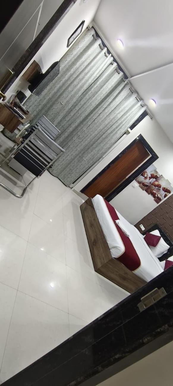 Hotel Vaishnavi Grand Miriālgūda Esterno foto