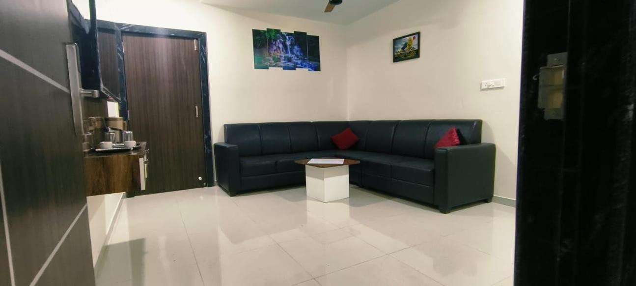 Hotel Vaishnavi Grand Miriālgūda Esterno foto