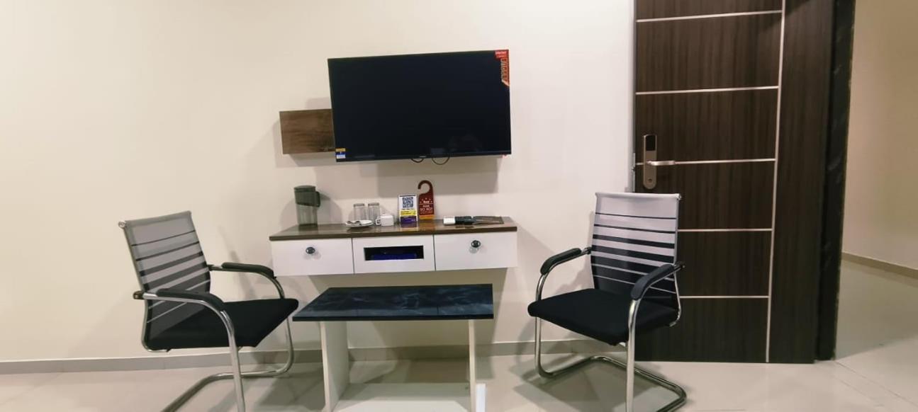 Hotel Vaishnavi Grand Miriālgūda Esterno foto
