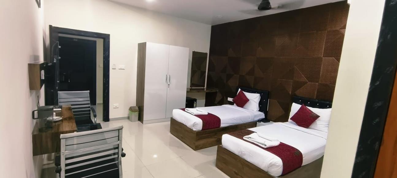 Hotel Vaishnavi Grand Miriālgūda Esterno foto